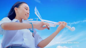 Iklan ini sendiri memang merupakan kelanjutan dari kontes pocari sweat bintang sma yang digelar pada bulan november 2019 lalu, di. Mimpi Gadis Sma Jadi Bintang Violin Di Iklan Pocari Sweat