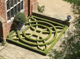 Beauty Of English Tudor Gardens Parterre Garden Parterre Formal Garden Design