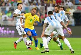 Vibrante duelo se disputará esta noche en la ciudad amazónica de belén entre dos de las mejores selecciones del mundo. Argentina Brasil 0 1 Miranda Resuelve En El 94 El Superclasico Mas Aburrido De La Historia Futbol