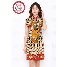 Penggunaan bahasa asing juga bisa anda coba. 30 Desain Baju Batik Wanita Modern Casual Kombinasi Terbaru