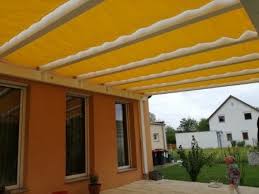 Sonnenschutz Seilzug Terrasse In Farbe Gelb Ausgefahren Backyard Outdoor Decor Pergola
