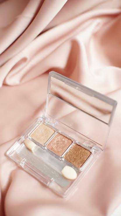Hasil gambar untuk wardah nude colors eyeshadow classic"