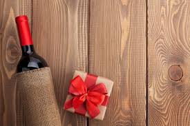 Que ce soit les fêtes de fin d'année ou un anniversaire le même dilemme se pose : 6 Idees Cadeaux Autour Du Vin Covigneron