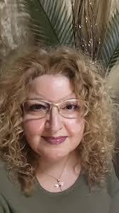 Lynette Mueller's Instagram, Twitter & Facebook