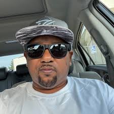 How to peel hard boiled eggs smoothly?