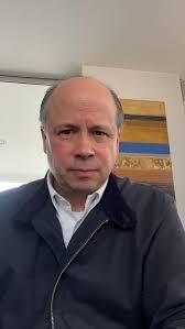 Crimen vestido de CINISMO.