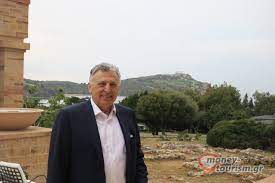 Μετά το ξεριζωμό των ελλήνων ήλθε με την οικογένειά του στη θεσσαλονίκη όπου και ανέλαβε πολύ νεαρός από το 1929. Cleuqcsitrt76m