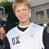 Like mike is a 2002 american sports comedy film directed by john schultz and written by michael elliot and jordan moffet. 1