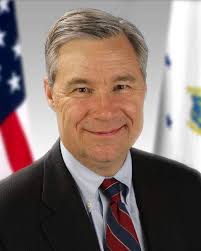 Whitehouse previously served as the rhode island attorney general from 1999 to 2003. What S Sen Sheldon Whitehouse Reading