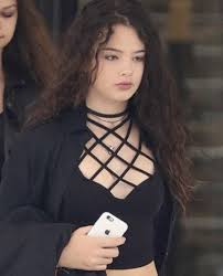 À 15 ans, deva cassel, fille de l'union entre vincent cassel et monica bellucci, est donc désormais la nouvelle égérie de la marque de haute couture milanaise. Deva Cassel La Fille De Vincent Cassel Et Monica Bellucci Est Sublime Video