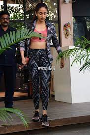 Mira rajput did the unthinkable when she (21) married shahid kapoor (34). Mira Rajput