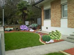 Aiuola Davanti A Casa Giardino Progettazione Di Giardini Aiuole