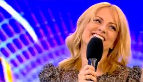 Prezentatoarea de televiziune simona gherghe, în vârstă de 39 de ani, revine pe 9 ianuarie cu un nou sezon „acces direct şi cu o veste bună: Simona Gherghe Has A Plateau Colleague At Access Direct Alex Velea Brotherly Clothing