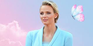 Niente capelli lunghi e look bon ton per charlene, che ha stupito tutti nell'annuale. Charlene Di Monaco Il Taglio Capelli Corti Rasato E Punk