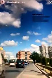 İyi partili lütfü türkkan'ın kızı dilara türkkan, babasına ait sirenli araçla emniyet şeridine girip kural ihlalleriyle arkadaşlarının yanına gitti. Iyi Partili Lutfu Turkkan In Kizi Dilara Turkkan Tepkiler Sonrasi Sosyal Medya Hesabini Kapatti Son Dakika
