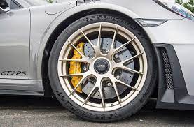 ちょっと待って ポルシェ カーボンブレーキはホイールを汚したくない人が選ぶオプションだ サーキットでは鋳鉄ディスクを推奨する ポルシェ 911 ポルシェ カーボン