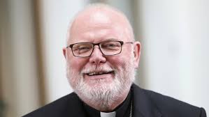 Kardinal marx'ın mektubunda, özünde, benim için mesele, son birkaç on yılda kilise yetkilileri tarafından gerçekleştirilen cinsel taciz felaketinin sorumluluğunu paylaşmaktır. Kardinal Marx Fordert Neue Fortschrittsidee Vatican News
