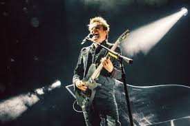 The band consists of matt bellamy (lead vocals, guitar, piano, keyboards), chris wolstenholme (bass guitar, backing vocals, keyboards) and dominic howard (drums, percussion). Muse Matt Bellamy Steuert Song Zu Game Of Thrones Album Bei Rock Antenne Hamburg