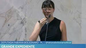 O que fez a deputada Fabiana Bolsonaro (PL-SP) se pintar com tinta preta na Alesp? Entenda