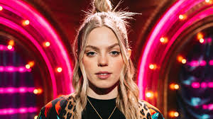 Watch Mean Girls Queen Bee Reneé Rapp Claim Her Throne with This Powerful  Performance of 'Someone Gets Hurt'