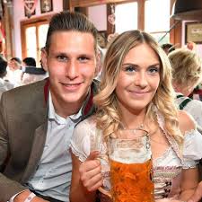 3,181 likes · 23 talking about this · 21 were here. Fc Bayern Nationalspieler Niklas Sule Wird Erstmals Vater