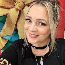 Janice Cain's Instagram, Twitter & Facebook