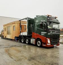 Wohnwagon Transport Auf Dem Tieflader Wohnen House Modern