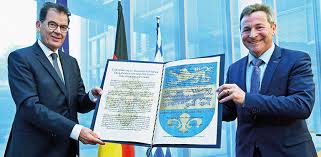 Jetzt sollte der dfb vorangehen teilen michael kappeler/dpa gerd müller (csu, l),. Bayerische Gemeindezeitung Gz 13 2021 13 Preistrager Europaischer St Ulrichs Preis Fur Dr Gerd Muller