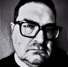 Damn Near Dead 2: Live Noir or Die Trying: Crider, Bill, Harris, Charlaine:  9781935415404: Amazon.com: Books