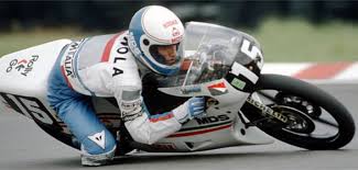 Sguardi e gesti surreali nel box del team gresini. Garelli 125 Gp