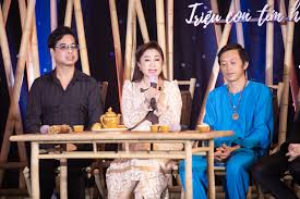 Hoài linh, hương tràm, nguyễn văn chung (từ trái qua). Máº¥t Tich Khá»i Showbiz Báº¥y Lau Hoai Linh Báº¥t Ngá» Xuáº¥t Hiá»‡n Va Nháº£y Hiphop Trong ChÆ°Æ¡ng Trinh Ä'áº·c Biá»‡t Danh Táº·ng Ä'a Náºµng Khiáº¿n Khan Giáº£ Them NgÆ°á»¡ng Má»™ Nghá»‡ SÄ©