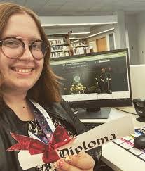 Lee Carnahan's Instagram, Twitter & Facebook