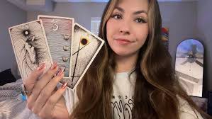 Combination of the Moon and Justice Cards in Tarot