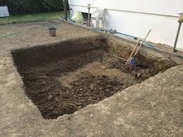 Construction D Une Petite Piscine En Beton Equipee Spa Terrassement En Images Terrassement Piscine Beton Piscine En Dur