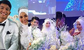 Putri yang ditukar (english translations: Myartis Com Myartis My Artis 4 Foto Suasana Persandingan Eyra Hazali Suami