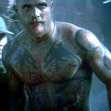 It takes place in the year 2022 in england, after mythological dragons have reawakened and laid burning waste to the earth. Film Review Reign Of Fire 2002 Hnn
