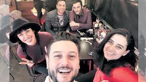 Pelin akil frikikleri arka sıradakiler. Bir Doneme Damgasini Vuran Arka Siradakiler Ekibi Yeniden Bulustu