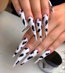 Un tono azul marino, negro, rojo o combinación de esmaltes, podrá convertir a tus uñas, como algo muy bonito por usar. Https Xn Decorandouas Jhb Net Unas Negras Decoradas