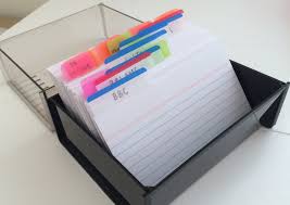 Make sure the cards are stacked together evenly, and are pressed solidly against the guide rail. 300 Index Cards Index Cards Holder