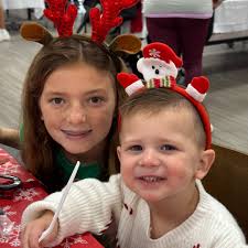 🎄✨ Our MHOC elves had a wonderful time volunteering at the Women's Club  Breakfast with Santa! ❤️✨ Nothing beats spreading holiday cheer and making  fun memories! 🤶🏼🎅🏼 💚💛 #mhocpanthers 🐾