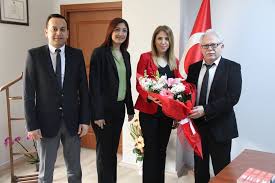 Münakaşanın kavgaya dönüşmesi üstüne mehmet erdoğan, eşi zeynep erdoğan'ın ve onun ilk evliliğinden olan adam evladı a.a.'nın ellerini bağlayıp, işkence etti. Medical Park Izmir Hastanesinden Emniyete Polis Haftasi Ziyareti Magazin Izmir