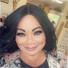 Deidre Gilford's Instagram, Twitter & Facebook