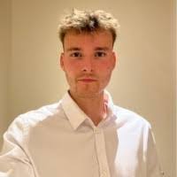 Lisa Cogdell's Instagram, Twitter & Facebook