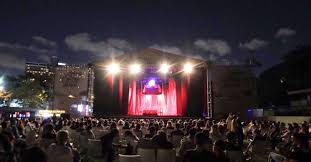 kucukciftlik bahce tiyatrosu perdelerini kapali gise acti