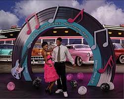 Dance The Night Away At Your 1950 S Themed Event With This Great 1950 S Record Arch Entrance 50s Theme Parties Sock Hop Party Music Party Decorations