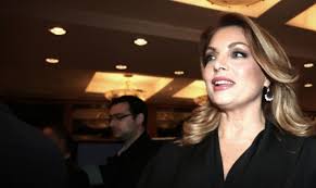 Το love story του «άρχοντα» με τη «γαλανομάτα μάγισσα» που κράτησε 25 χρόνια. H Antzela Gkerekoy Akoygetai Gia Proedros Toy Eot Economistas Gr