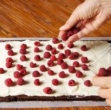 Roule Au Chocolat Creme De Mascarpone Et Framboises Gateaux Delices Roule Au Chocolat Gateau Roule Chocolat Gateau Chocolat Framboise