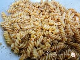 In a large mixing bowl combine the macaroni, artichoke hearts, olives. Pasta Spiral Goreng Sis Gee