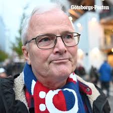 http://www.gp.se/1.56288435 Michael ”Essa” Svensson gick i över tre  decennier på Örgryte IS hemmamatcher tillsammans med sina bästa vänner. Det  här är berättelsen om det tomrum han har lämnat efter ...