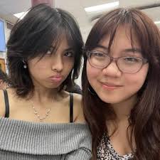 Hi! My name is Anna Fonseca and I am from Delran NJ. I will be majoring in  biology and am either